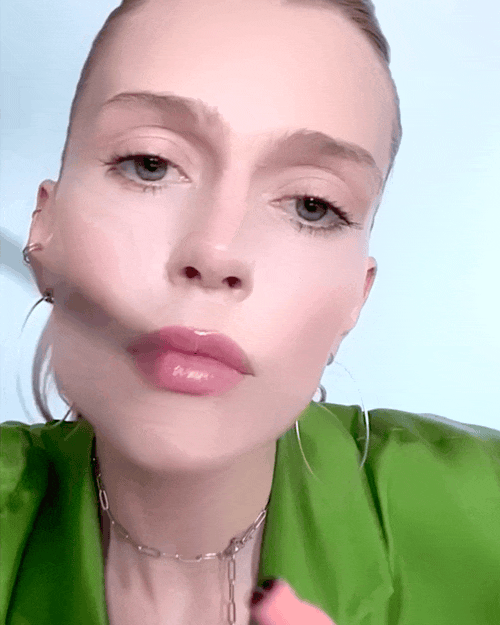 woman showing ANSWR  flyaway control stick on brows